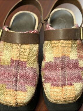 Free People Women’s Brown and Pink Patterned Slip-On Sandals